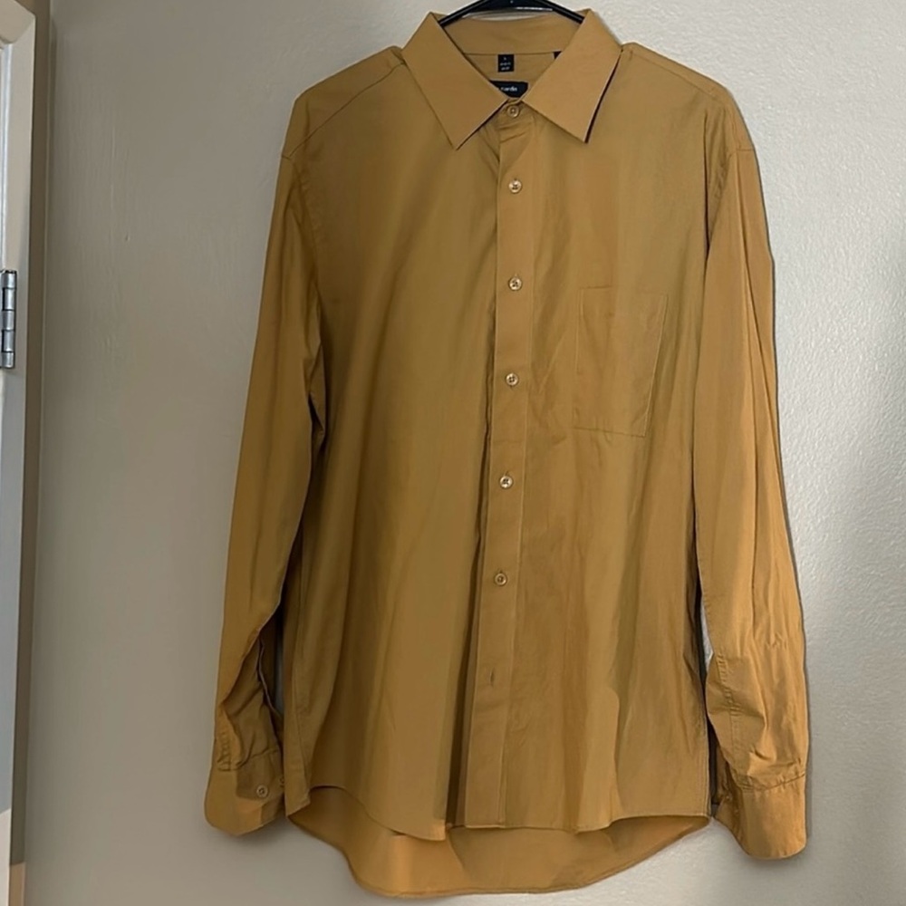 PIERRE CARDIN: SLIM FIT BUTTON DOWN SHIRT. LIGHTLY USED. BROWN. SIZE: LARGE